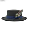 Breda brimhattar Bucket Feather Porkpie Hats för män Fedora Derby Gentleman Flat Fashion Sombrero Hombre Chapeu Masculino Vintage Business YQ240403