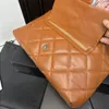 Bolso de diseñador clásico Bolso de hombro de diseñador de lujo Bolso de gran capacidad para mujer Cadenas de metal y cuero Cuero lacado Brillante