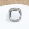 Pierścienie klastra 15 mm poduszka Cut White CZ Pierścień dla kobiet stylowy elegancki pierścień z ringu z bocznym kamieniem do żeńskiej biżuterii L240402