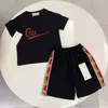 Çocuk Tasarımcı Erkek Kızlar Moda Baskılı Set T-Shirt Şort Bebek Günlük Çocuk Spor Giyim 2 Parçası 90cm-150cm B13