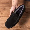 Sapatos casuais Curra de camurça de inverno deslize em homens mocassins mocassin homme mocasines Hombre Autonm Men's Slip-Ons Anti-Skid