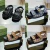 Tasarımcı Terlik Erkek Kadın Ayakkabı Gu CI Sandalet Yüksek Kaliteli Platform Kaydırıcılar Altın Toka Baskı Deri Kanca Döngü Ayakkabı Kapiteli Yaz Plajı Günlük 35-40