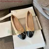 Damas Chanells Diseñador Mocasfas Dirección de mujer Ladilla Tacón bajo calzado informal Moda Luxury suave rosa Blanca Blanca Beige Bodería Tamaño 35-42