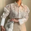 Blouses pour femmes Spring à manches longues Blouse blanche Femmes Sexy Hollow Floral à broder