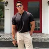 Herren T-Shirts Sommer Männer Geschäft Kausaler T-Shirt Strand Mode Thin Ständer Kragen Massives T-Shirt V-Ausschnitt Atmungsfreie Fitness Korean Streetwear Tops 2443