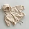 Kinderjas lente en herfstbaby kap jas voor jongens en meisjes corduroy lange mouwen casual jas 240318