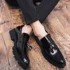 Sapatos casuais masculino Business Black Solid Slip-On Tassels Shoe Shoe Breathable Patente Leather Supotor Gentleman Plataforma Male