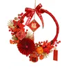 Dekoracyjne kwiaty w wieniec zima dekoracja drzwi wejściowych wiszą z czerwonymi jagodami sztuczny kwiatowy na ganek okienny