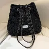 Drawstring kadınlar küçük omuz çantaları hafif zincir dekor mini çanta moda bling ayarlanabilir kayışlar kova torbası telefon