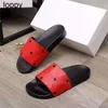 Nouvelle pantoufles de créateurs d'été 24SS Luxury Femmes pour hommes Sandale en cuir plate glissade Lady Beach Flip Flop Chaussures décontractées Slippers pour femmes