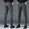 Herenbroeken Spring herfst Fashionable Casual Plaid 2024 Mannelijke kledingtrend All-match zakken Splitte slanke broek voor mannen