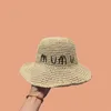 Classic Womens Straw Hat Designer Bucket Hat Hat Wide Brim Beach Hat Designers Women Sun Luxe Summer Triângulo Triângulo Moda Black Branco Misto Ga0132 C4