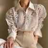 Blouses pour femmes Spring à manches longues Blouse blanche Femmes Sexy Hollow Floral à broder