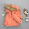Abrigo a la algodón de algodón con capucha con capucha 2024 chaqueta acolchada para bebés para niños de invierno