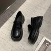 Klädskor pu läderplattform loafers kvinnliga brittiska stil tjocka midklackar som går oxfords flicka glid på college gotiska sneakers mujer