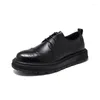 Lässige Schuhe Britisch-Stil Herrenmodisch geschnitzter Brogue Schnüre original Leder Derby Schuh Hochzeitsfeier Plattform Schuhe Zapato Zapato