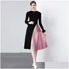 Grundläggande casual klänningar Fashion Designer Womens Sticked Patchwork Pleated Dress Autumn Sticking Long Ostrich Hair Sleeve O Neck Belt Midi Dhtr4