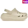 Горячие дизайнерские тапочки Classic Crush Bae Slogs Sandals для мужчин Женщины Тройная черная белая вода.