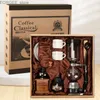 Caféristes Diy 3 Personne Service Coffee Set Coffee Garin Grinder Siphon Pot Coffee Machine Machine d'emballage 2 ensembles de tasses et d'assiettes Y240403