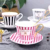 Copos pires simples listrado osso china xícara de café requintado pires com colher dourada elegante cerâmica paris chá porcelana