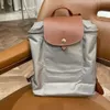 2024 Luxury avec sac à dos en nylon ajusté en nylon pour femmes Fashion de loisirs adaptée aux déplacements et à l'école