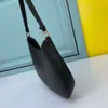 Designer Bolsa de ombro de ombro CLEO Bolsa Luxur Bola de couro genuíno Bolsa subma