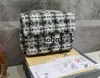 Designer Pattern Bolsa de ombro de pele de carneiro Saco de mensagens manta de diamante quadrado Bolsa clássica de sacolas quadradas para mulheres qualidade