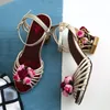 Отсуть обувь Phoentin Gold Sandals Женщины дизайнер 2024 Retro Wedding Bridal Peep Peep Toe Luxural Floral Cage Heels 7 см плюс размер FT3356