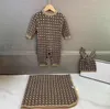 Nowonarodzone ubrania projektantów Baby Boy F Rompers Ustaw zupełnie noworodowe kombinezony pełny liter