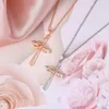 Collana a ciondolo a croce rosa per le donne