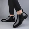 Botas 2023 Homens de alta qualidade Botas de neve Chelsea Boots Black Men Botas de couro curtas de couro de primavera Sapatos casuais de outono