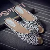 2024 Summer des femmes de femmes Fashion Sexy Leopard Imprimerie plate confortable COMPROST CASTERS SIMPLES SIMPLES SIMPLES SIMPLE