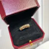 Luxe ontwerper klinknagelringen voor vrouwelijke mannen roestvrij staal mode trend merk gestreepte ring paar 18k gouden verzilverde nieuwe stijl vakantie sieraden cadeau