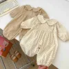 Rompers 2023 Autumn New Baby Girl Long Sleeve Peter Pan Collar Romper Infant Girl Dot Print Corduroy Jumpsuit Loose Toddler Clothes L240402