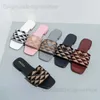 Slippers Designer glisses Femmes Broidered tissu pantoufles Sandales de diapositives métalliques Lettre de luxe P Triangle de sandale talons épais