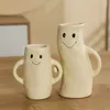 Vasos sorridentes em família vaso broto bege casal amante estatueta contêiner sala de estar de estar interior na casa de casa decoração