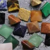 Massage Stones Rocks Mini Stone Natural guérison Pyramide Pyramide Gemone Quartz Crystal Green Aventurine Chakra Malachite Blue Sandstone Ornement de la maison 240403