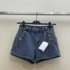 Shorts Designer femminile 2024 Primavera/Summer Nuove ragazze alla moda riducono l'età oro personalizzato Shorts di denim per donne 959