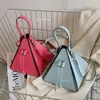 Torby na ramię Składane piramidy torebki żeńska designerka ręka torba damskie Crossbody Triangle Candy Color Tote do damskiej shoshou