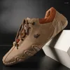 Casual skor för män läder sneakers lyxdesigner platt kör bekväma mockasiner loafers 2024 in