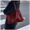 Duffel Taschen Frauen Tasche Tasche Mode -Unterarm -Beutel große Kapazität weiche PU Leder Schulter Retro Crossbody Freizeit tragbarer Eimer