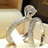 Pierścienie ślubne Zestaw ślubny elegancki dla kobiet Sliver Kolor zaręczynowy biżuteria z pełnym błyszczącym cyrkonem Cubiz Cyrcon Pierścień