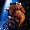 Support de poulet à support en acier à moto américain unique avec support de bière pour la grillade rôtissoire et accessoires de barbecue qui ajoutent une touche