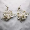 Boucles d'oreilles en porcelaine blanche Fleur Boucles d'oreilles Bridal Accessoires de mariage à la main Bijoux Gold Couleur Femmes Drop Boucle d'oreille