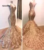 African Gold Prom Dresses Mermaid Halter V Neck 3D Blommor ärmlös aftonklänning Lång arabisk Dubai -festklänningar3534773