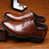 Chaussures habillées printemps hommes d'affaires décontracté en cuir fait à la main Tenis Feminino Sapato
