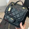 Дизайнерская сумка мешок для кросс -кубика сумки для плеча CC Designer Lady Bag 22K Cowhide Messenger Bag СЕМЕННЫЙ ПЕРВОВНЫЙ СЕРВАНИЕ