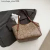 Designer des sacs d'épaule American Trend Style Grands capacités sous les bras pour femmes pour femmes printemps 2024 Nouvelle maman personnalisée à la mode