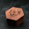 Exibir caixa personalizada de anel de noivado de madeira