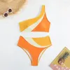 Kobiety w kolorze stroju kąpielowego stroju kąpielowego Patchwork Swimwork Women Wysoka talia 2-częściowa bikini 2024 pojedyncze ramię z tyłem z wyściełanym kostiumem kąpielowym plażowym